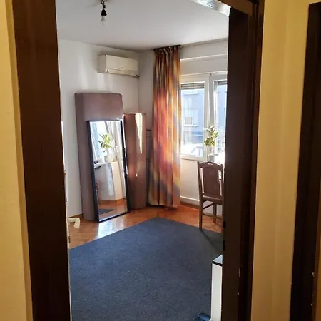 Privat bolig Cozy In Appartment, With Shared Bathroom,downtown Beograd