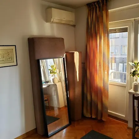 Ostanak kod kuće Cozy In Appartment, With Shared Bathroom,downtown Belgrade
