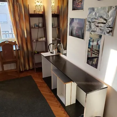 Cozy In Appartment, With Shared Bathroom,downtown *